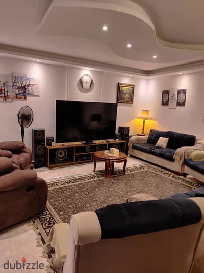 Ground floor apartment with a garden for sale in the ninth district, neighborhood 1, 200m + 30m garden, on the main square, fully finished, 3 bedrooms and 2 bathrooms at an attractive price