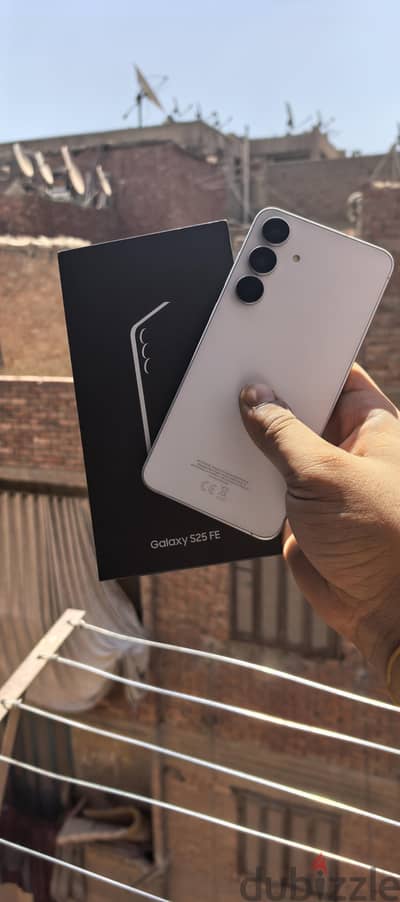 Samsung S25 FE كسر زيرو ضمان محلى بكل مشتملاته حاله ممتازه