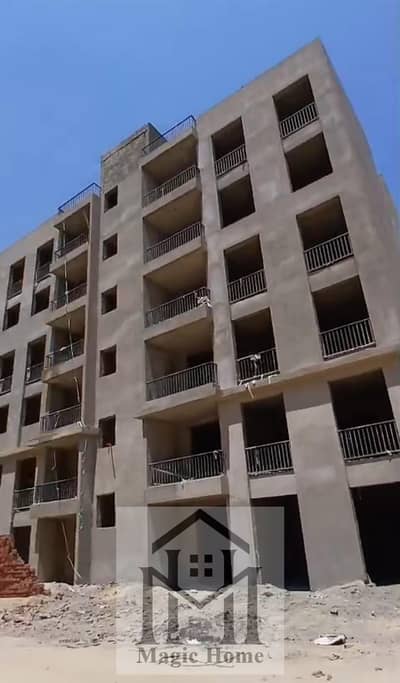 فرصة استثمارية بسعر قديم! | بنتهاوس للبيع في كمبوند إيكو (Eco Compound) - 14 دقيقة من مول مصر