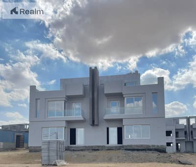 5% مقدم وتقسيط على 8 سنوات   3 غرف نوم مع حديقة خاصة، تشطيب كامل، وإطلالة مباشرة على اللاجون.