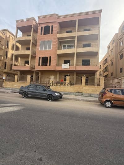 شقة للبيع – مدينة الشروق  موقع مميز جدًا – المنطقة الخامسة، المجاورة الرابعة – على طريق الحرية