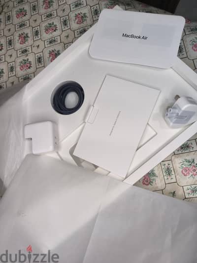 MacBook air 15" M4 100% 16GB Ar/En Apple warranty LIKE NEW