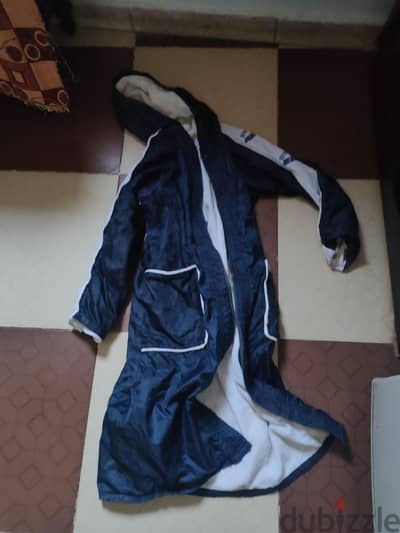 بورنس سباحه فيه قطع