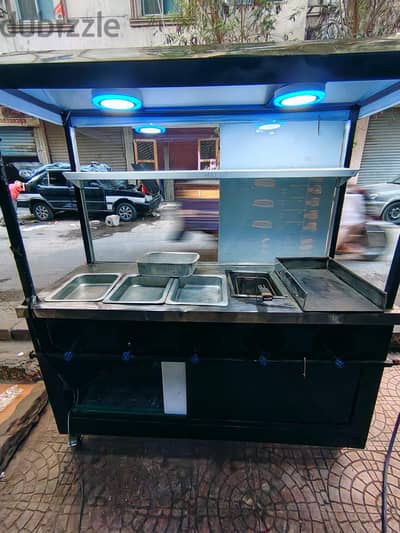 عربة طعام/برجر مجهزة بالكامل ومضيئة - بحالة ممتازة للبيع