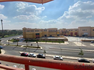 For Rent: Spacious 200 sqm apartment with a direct view of Gateway Mall