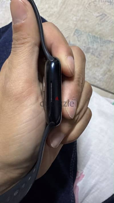 Apple series 8 (98% battery)