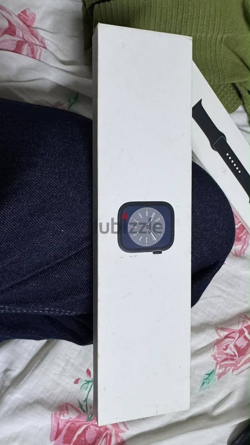 Apple series 8 (98% battery) 3