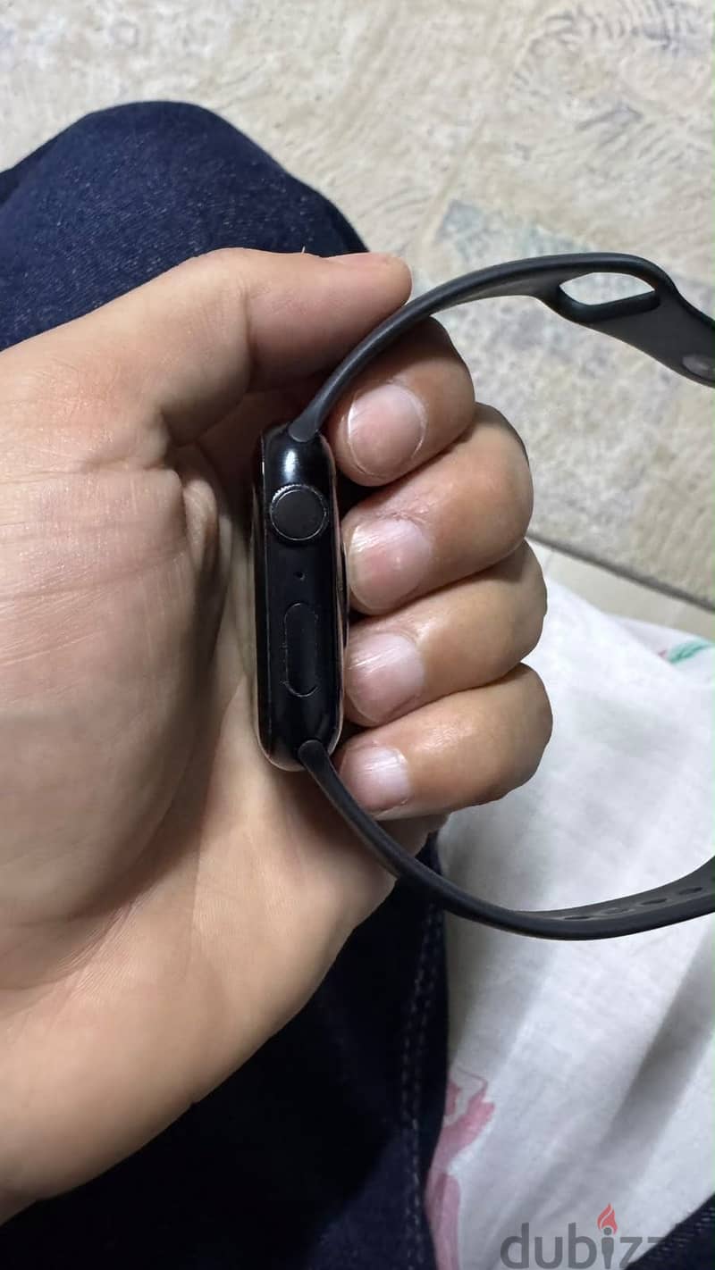 Apple series 8 (98% battery) 5