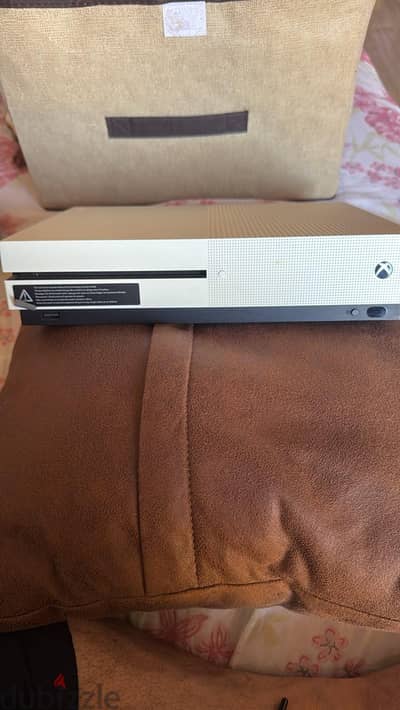 اكس بوكس ون اس Xbox one s بحاله الجديد مع العاب و دراعين اصلي
