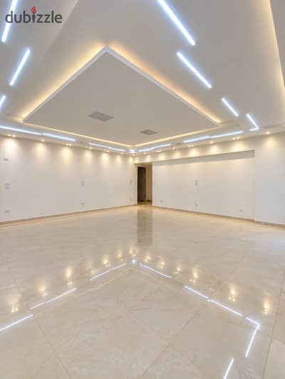 شقه للايجار بالمطبخ و درسينج روم 170متر