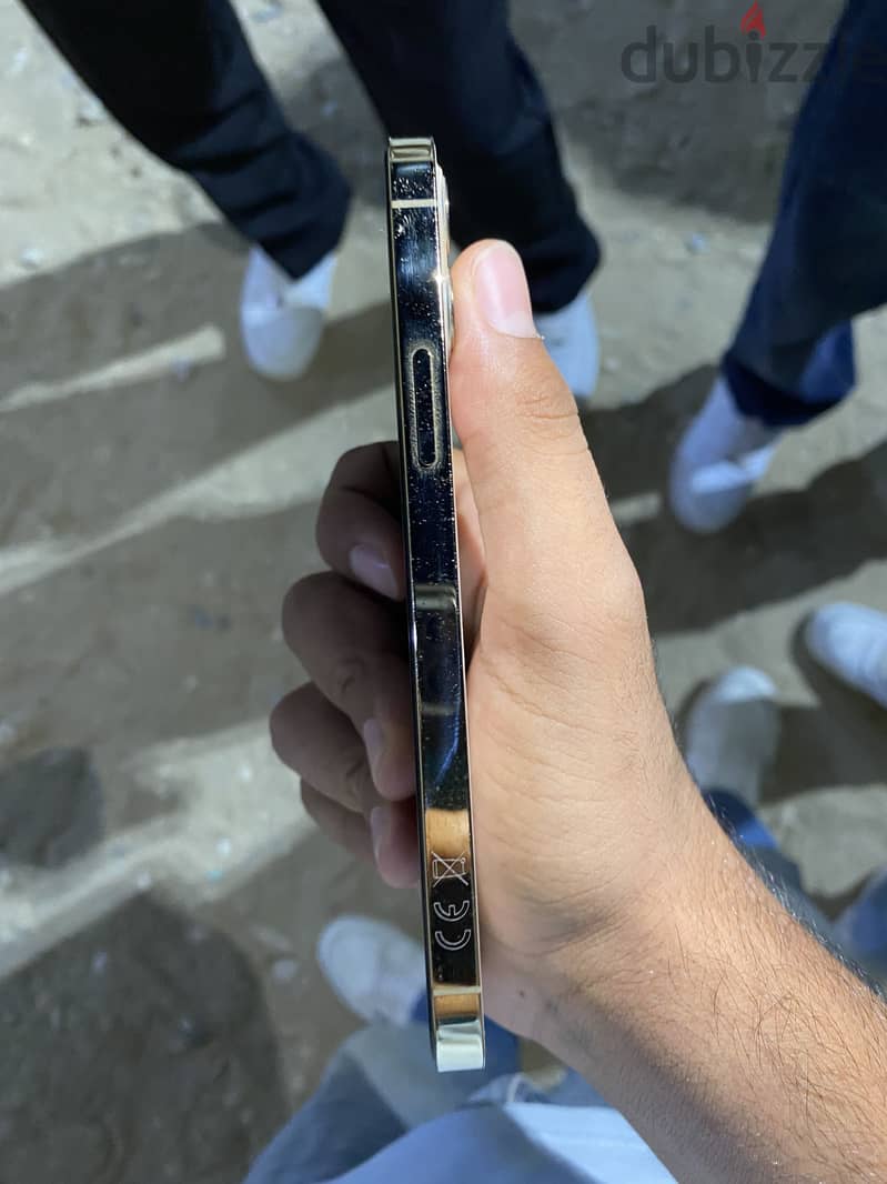 آبل - آيفون 12 برو 1