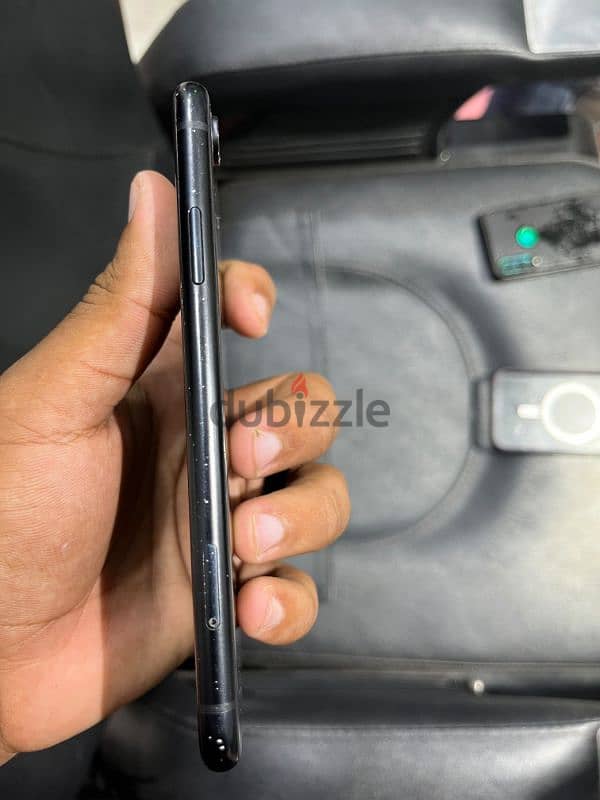 ايفون xr اسود 2