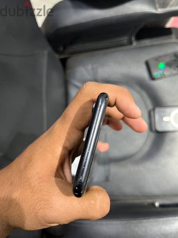 ايفون xr اسود 3