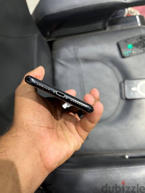 ايفون xr اسود 5