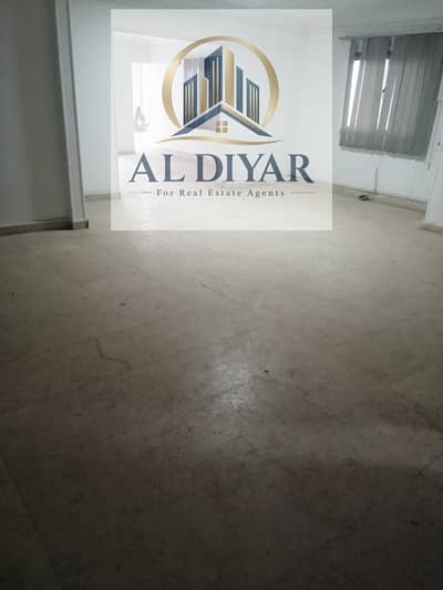 مكتب بشارع أحمد عرابى الرئيسى بالمهندسين للإيجار خطوات لميدان سفنكس