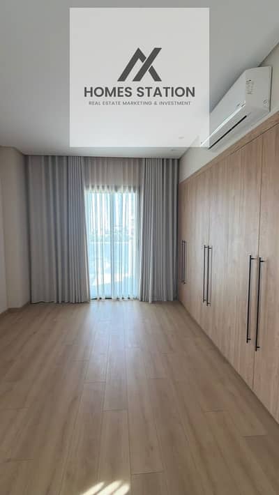 شقة أول استخدام للإيجار في كومباوند سوديك فيليت Sky Condos بتشطيب كامل وأجهزة مطبخ وتكييفات وموقع مميز لتجربة سكن راقية ومريحة