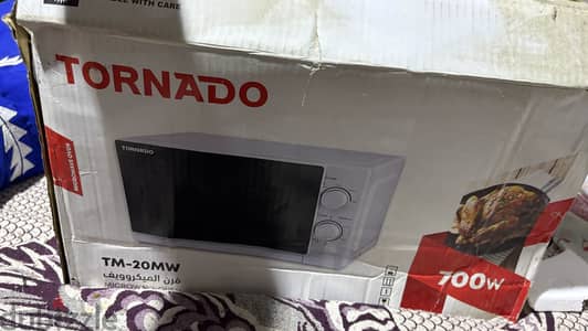 ميكروويف تورنيدو سولو 20 لتر700 وات ابيض TM-20MS