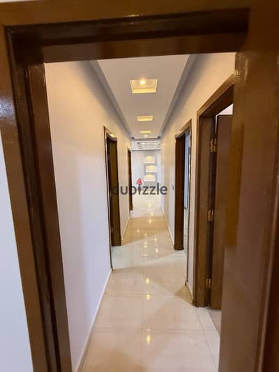 للإيجار شقة  بمنطقة ط عمارة عائليه تشطيب مميز  خطوات للنادى وشارع الجيش للعائلات المصرية فقط يوجد تفاوض فى الايجار
