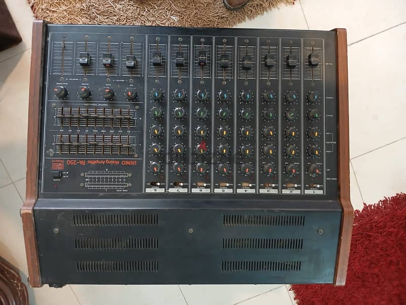 Roland PA-250 Stereo Mixing Amplifier 1