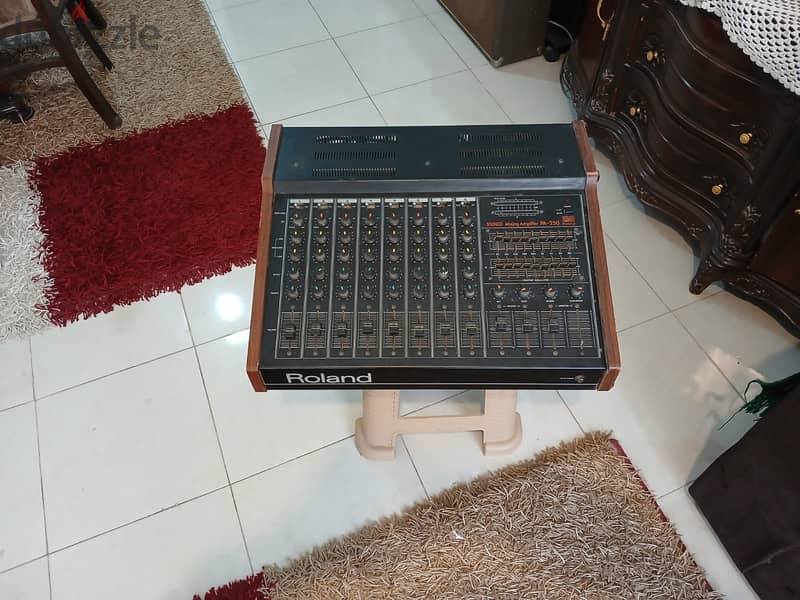Roland PA-250 Stereo Mixing Amplifier 5