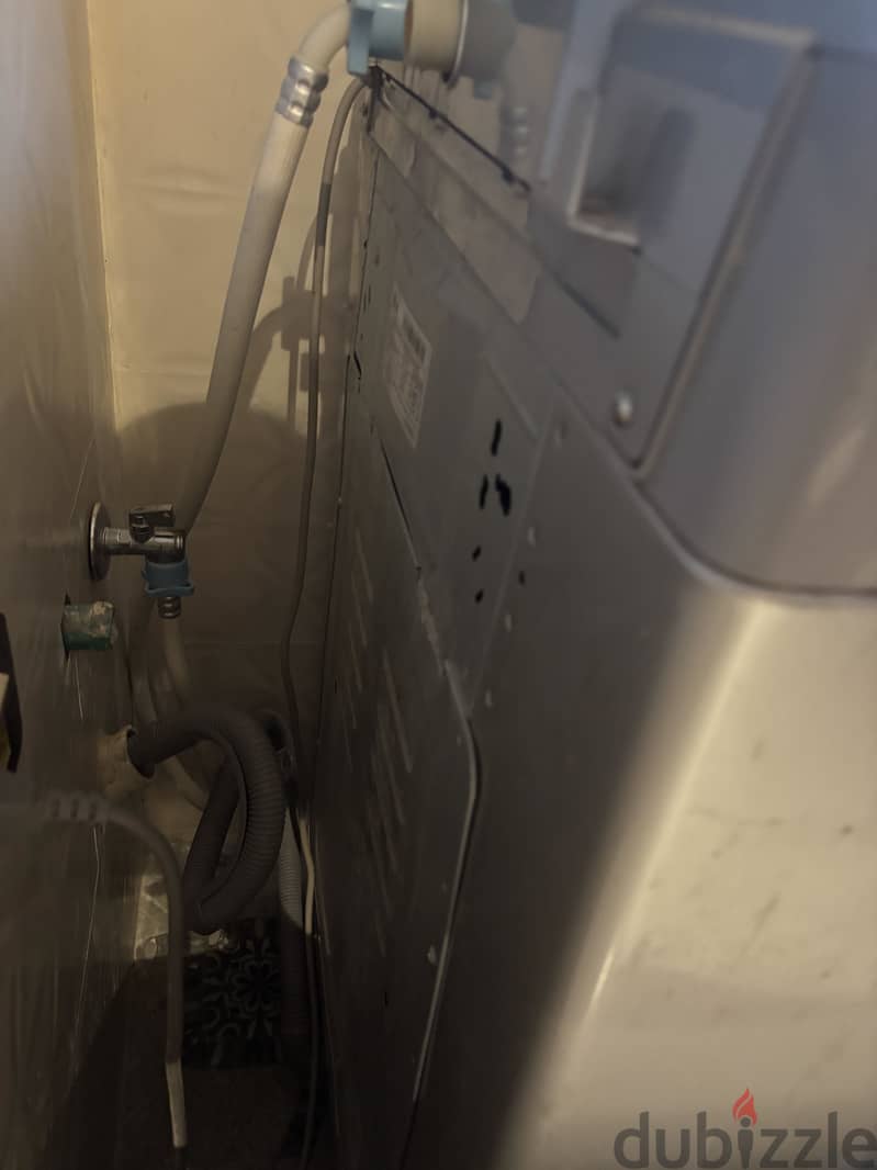 Used washing machine in a good condition 4