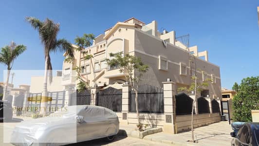 Less than the market price Villa ready for immediate receipt available for viewing and living in the Fifth Settlement in the Golden Square area minutes from Hyde Park