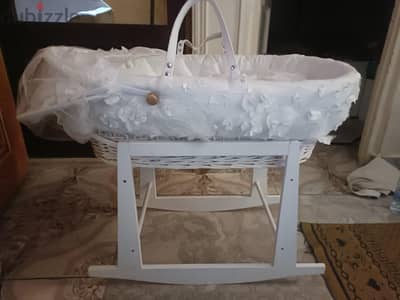 سرير اطفال فاخر