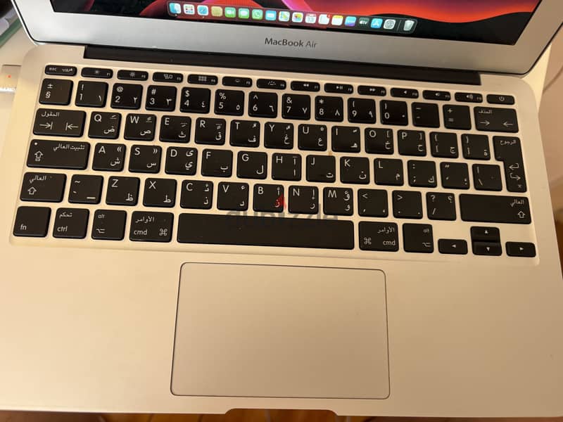 Macbook Air (11 inch, Early 2014) 1