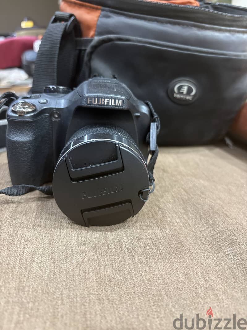 FujiFilm finepix sl240 Professional Camera 1