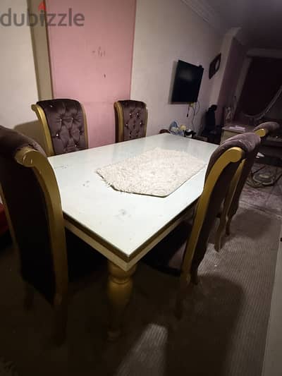 سفره ونيش وبوفيه وكنبه بحاله جيده خشب زان