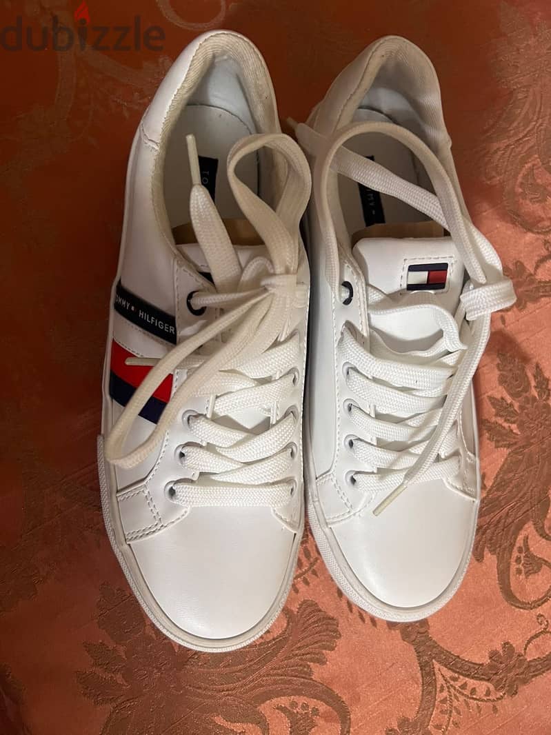 Tommy Hilfiger flat shoes 2