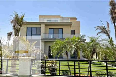 Villa for Sale ready for delievry and viewing in SODIC – With Private Garage for 2 cars  Unit Type: Villa  Area: 234 sqm   Garage: Private garage for 2 cars  Viewing: Available anytime   Project Features:  Strategic location New cairo  Modern designs and