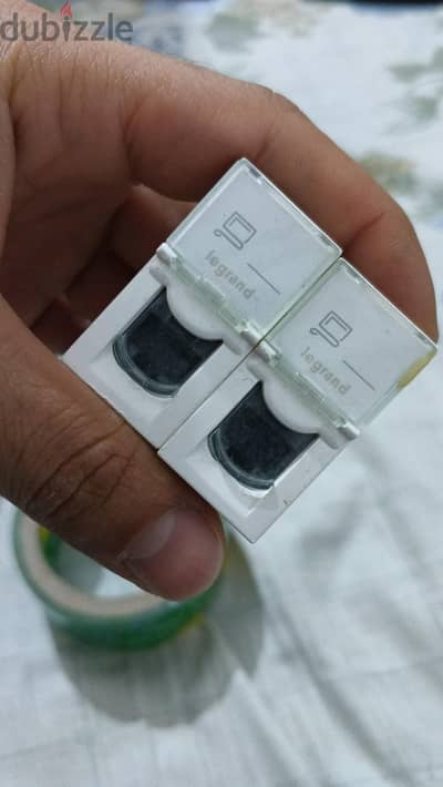 فلور بوكس  لقم إنترنت ليجراند أصلية Legrand Arteor RJ45 بحالة ممتازة"