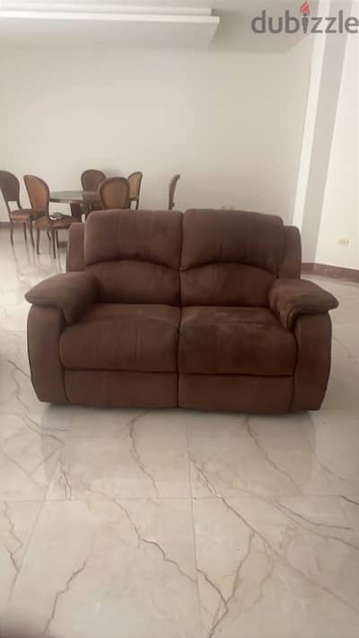 كنبة ريكلاينر 2 مقعد شامواه بني المقعدين بيفتحوا - Recliner Sofa