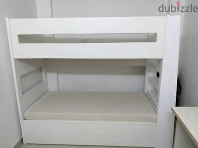 سرير دورين استعمل ٤ شهور