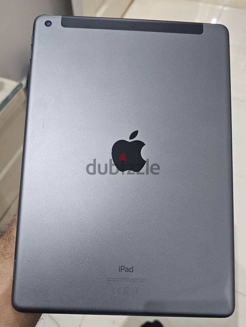 Ipad 8 , 32 GB , Wi-Fi Cellular 1