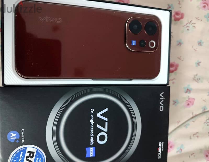 Vivo V70 5G 1