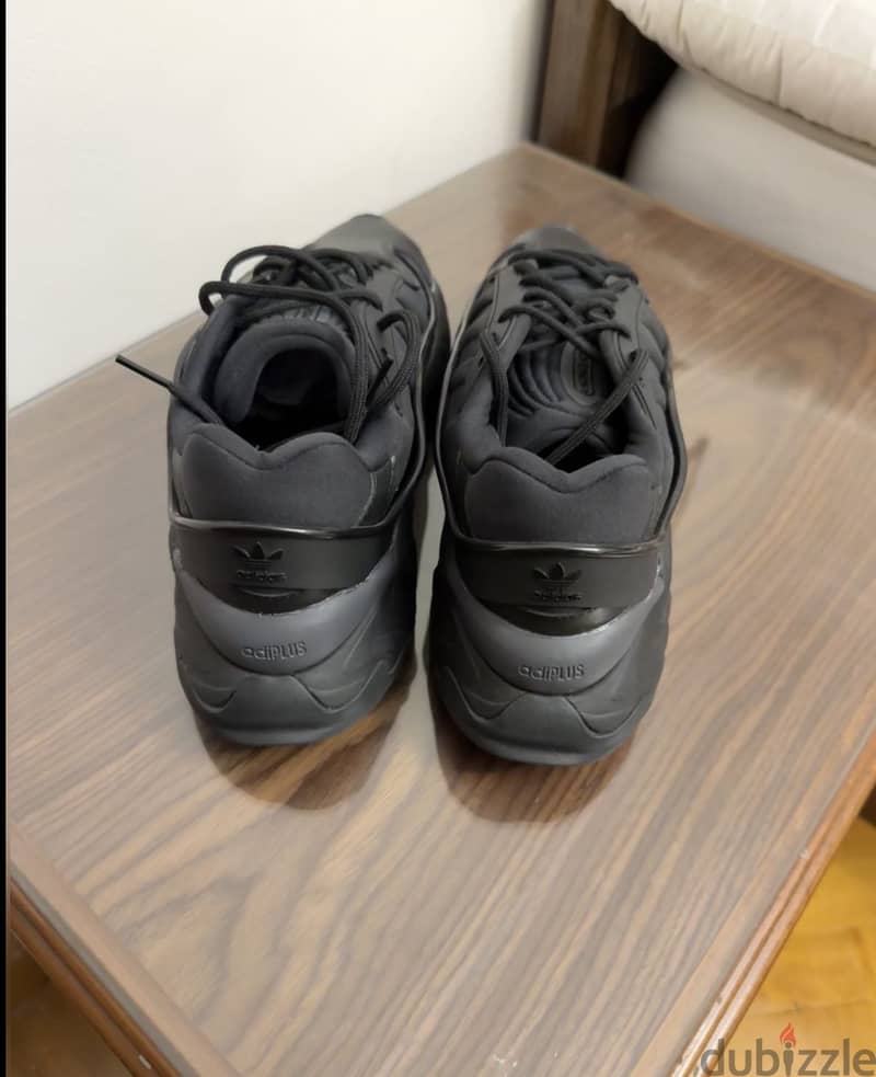 Adidas original sneakers size 44 3