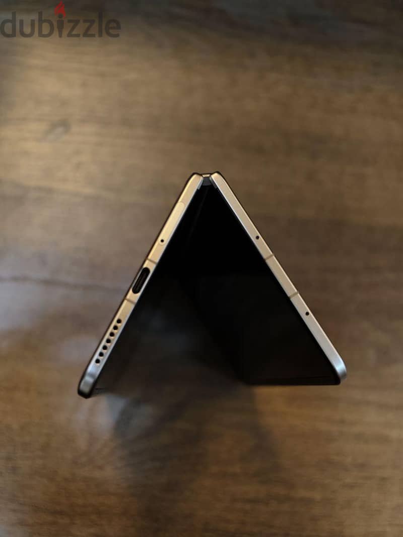 Honor Magic V5 4