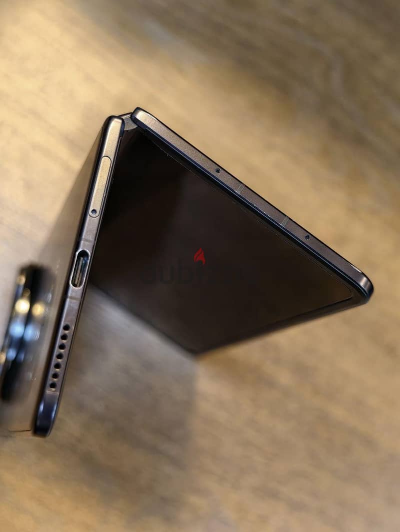 Honor Magic V5 4