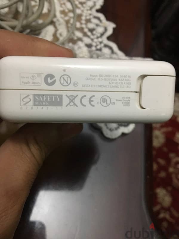 شاحنapple 4