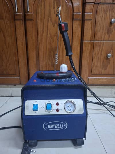 مكواة بخار صناعي بارلي (Barelli) تركي 3.5 لتر كاملة وبحالة ممتازة