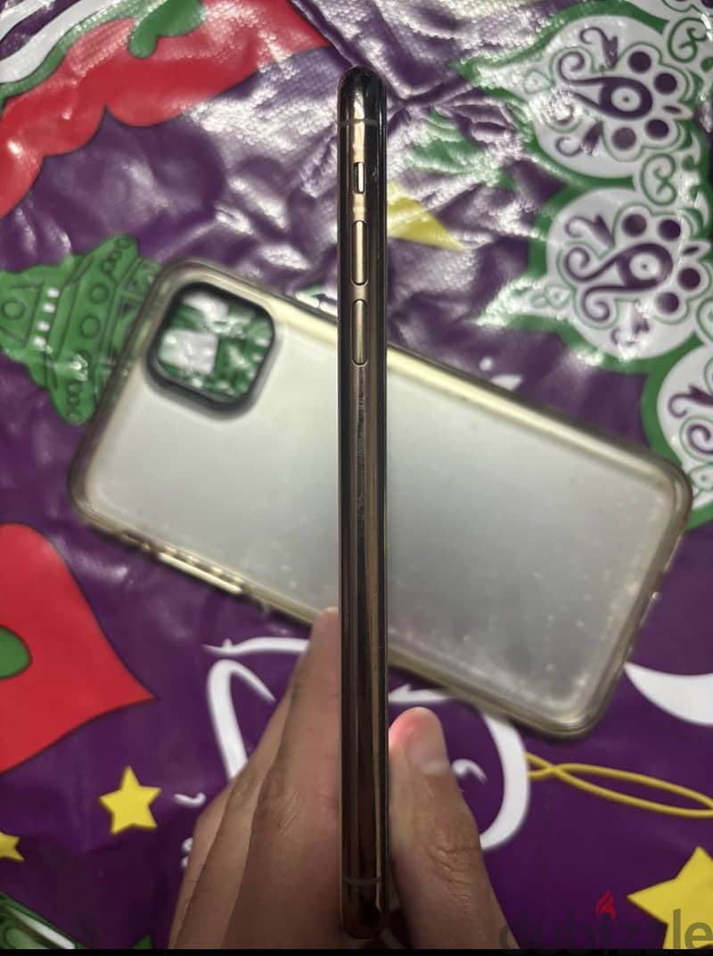 Apple - iPhone 11 Pro Max 4