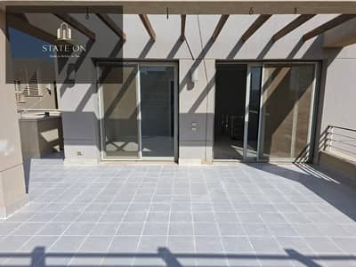 بنتهاوس مميز للإيجار في Village Gate by Palm Hills | 210م + روف 80م | 3 غرف نوم | 3 حمامات