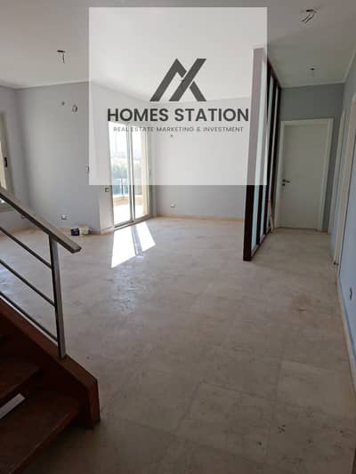 بنتهاوس مميز للإيجار في Village Gate by Palm Hills | 210م + روف 80م | 3 غرف نوم | 3 حمامات | مفروش جزئيًا