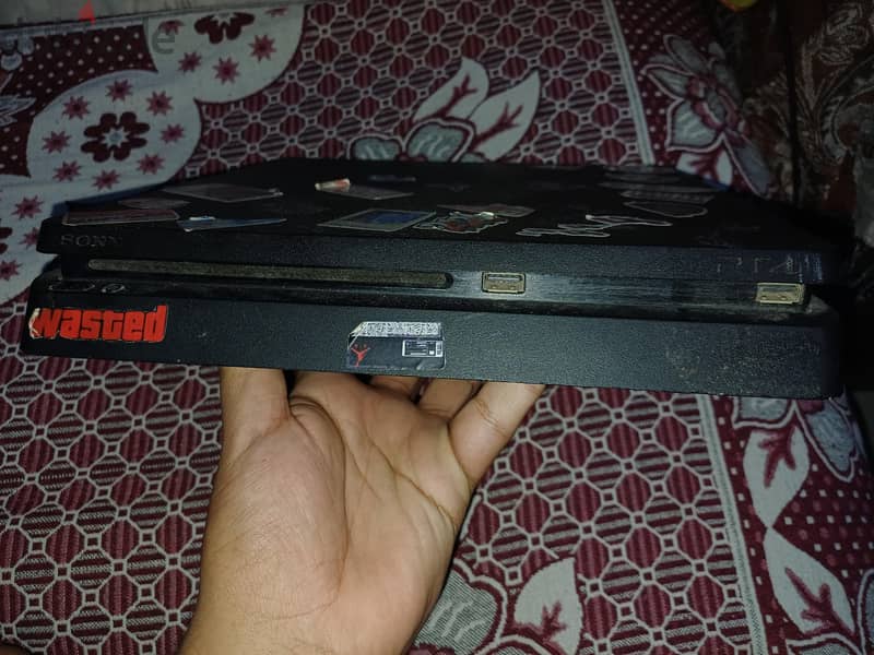 PS4 Slim 1