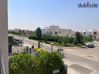 للبيع فيلا i مدينتي تشطيب خاص بسعر مميز و ارض كبيره