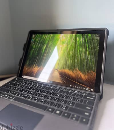 Surface 4 pro intel i5 بحالة ممتازة