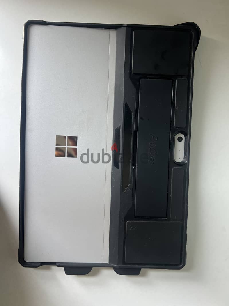 Surface 4 pro intel i5 بحالة ممتازة 1