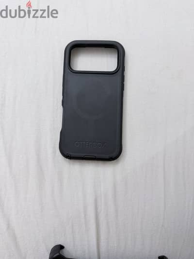 كفر اوتر بوكس ايفون 17 برو ماكس و 18 برو ماكس اسودotterbox 17&18promax